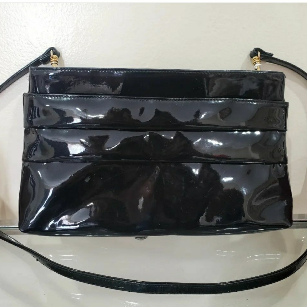 Amanda Smith black patent leather purse